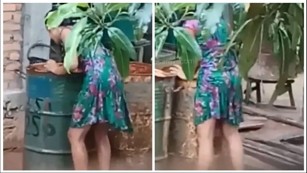 အဝတ်တွေမချွတ်ဘဲ ရေချိုးနေတာ