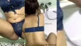 ရေချိုးခန်းထဲမှာဖင်ကုန်းလိုးတဲ့အောကား